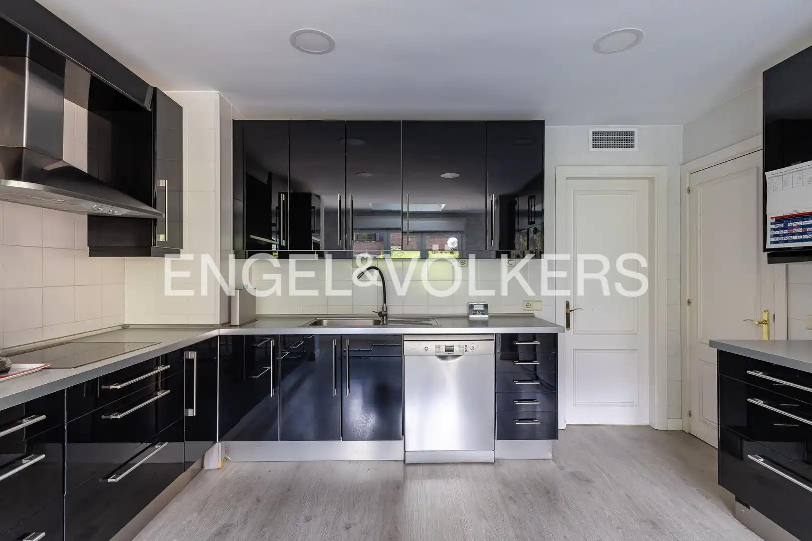 Cocina de Casa o chalet en venta en La Moraleja con Aire acondicionado, Calefacción y Jardín privado