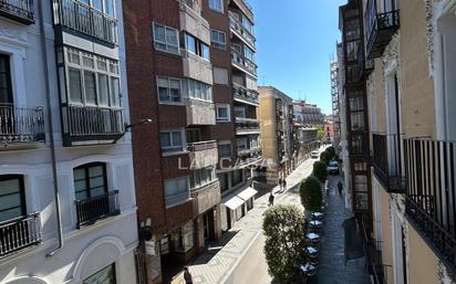 Vista exterior de Pis en venda en Valladolid Capital amb Traster i Balcó