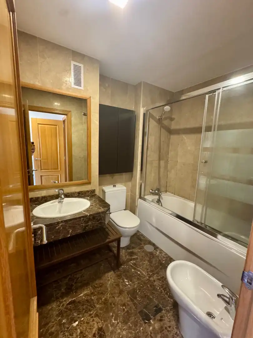 Piso de alquiler en Martín Carpena - Torre del Río