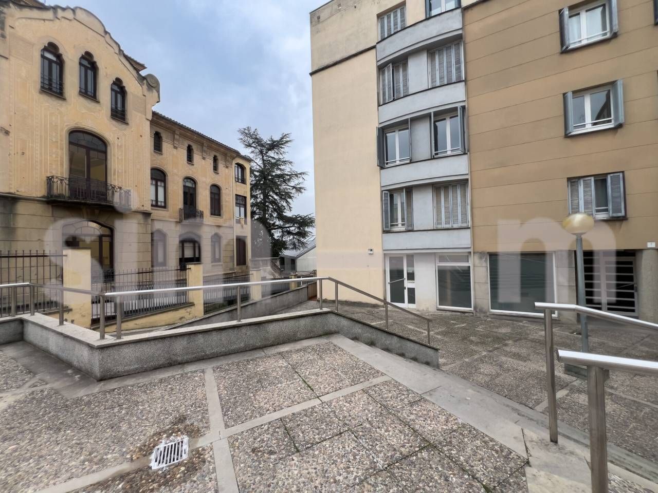 Vista exterior de Oficina de lloguer en Vic amb Calefacció