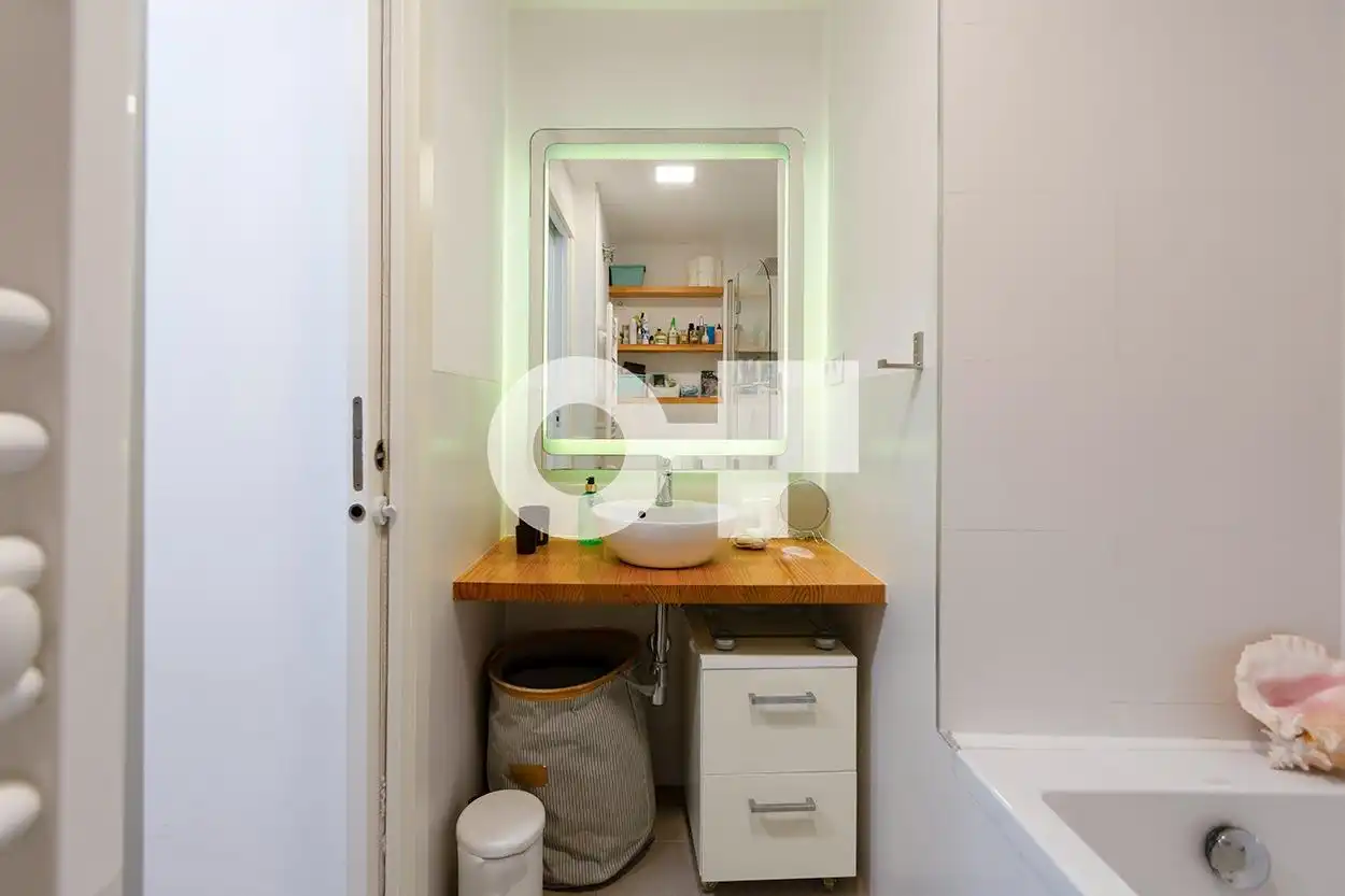 Baño de Ático en venta en Barcelona con Aire acondicionado, Calefacción y Terraza