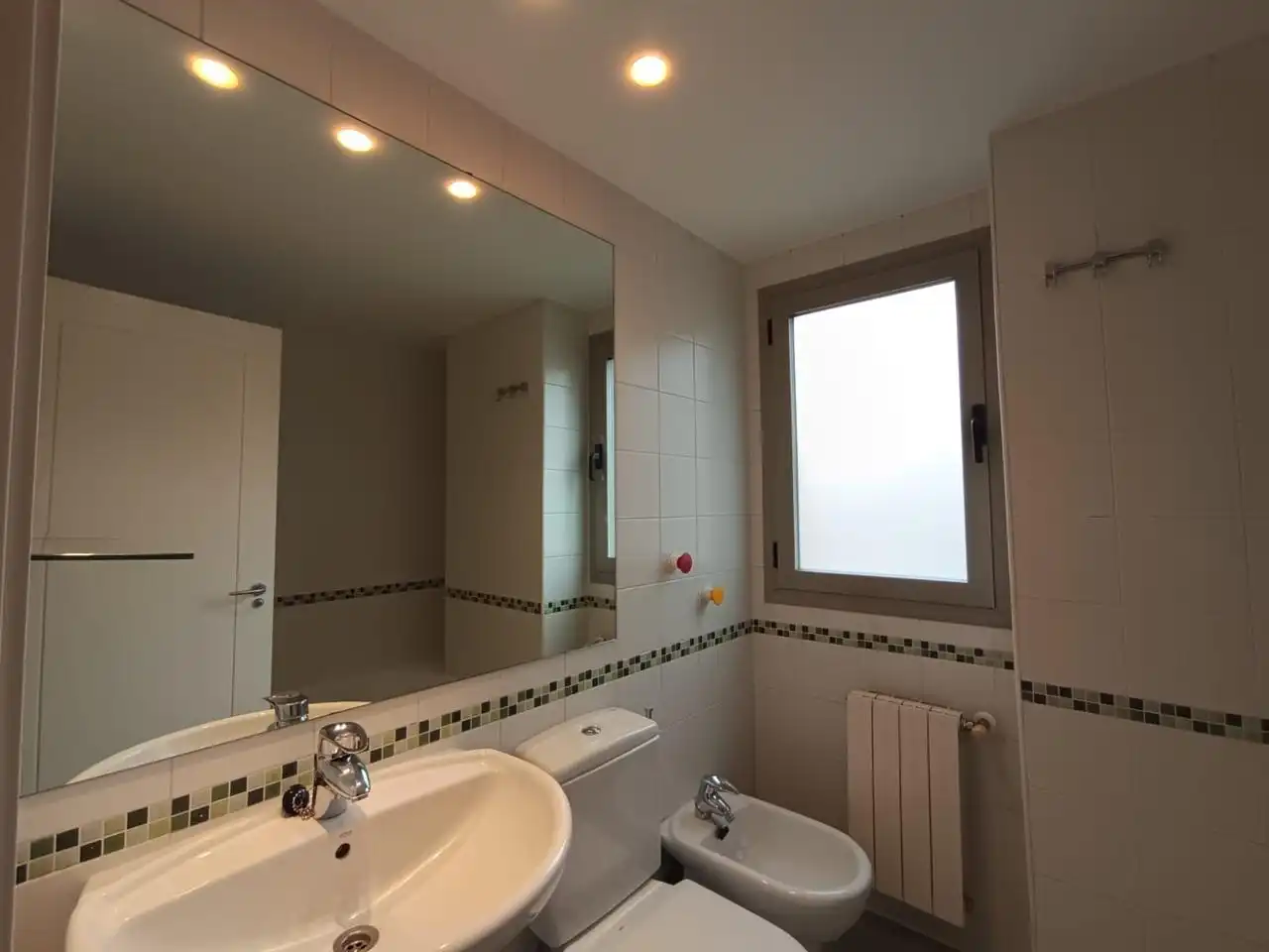 Bathroom of Flat for sale in Madrid  with Air Conditioner, Heating and Terrace
