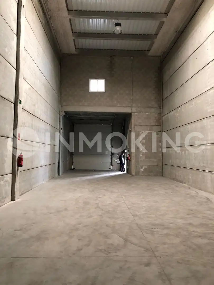 Nave industrial de alquiler en Montserrat - Parque Empresarial