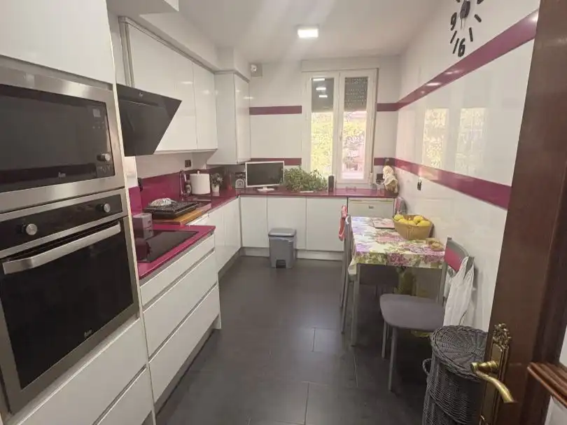 Cuina de Pis en venda en Cuenca Capital amb Terrassa i Balcó