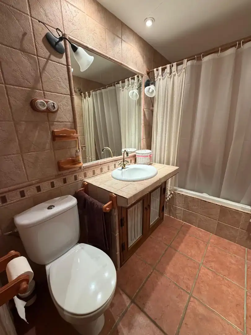 Baño de Piso en venta en Paterna con Aire acondicionado, Calefacción y Jardín privado