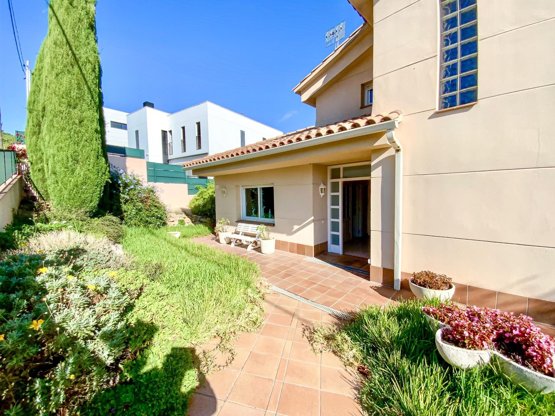 Vista exterior de Casa o xalet en venda en Teià amb Aire condicionat, Calefacció i Jardí privat