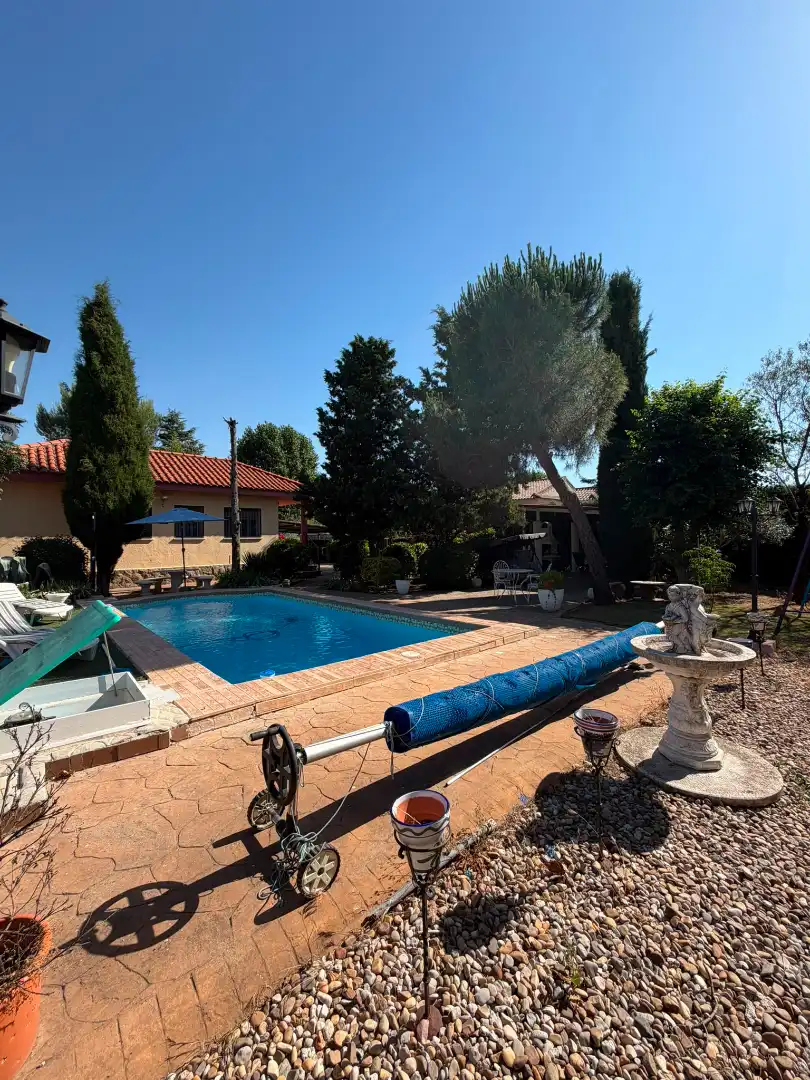 Piscina de Casa o chalet en venta en Nuevo Baztán con Calefacción, Jardín privado y Terraza