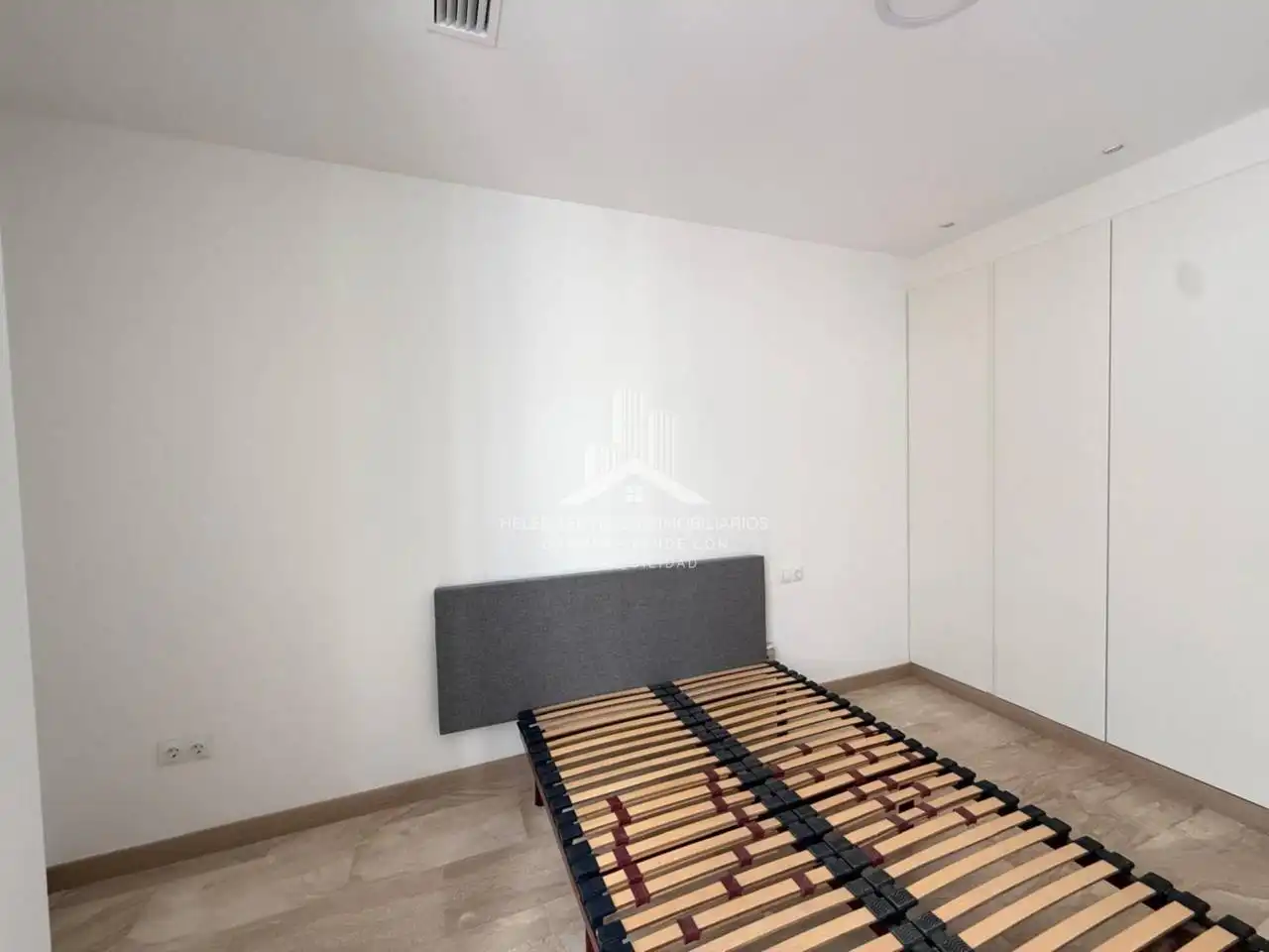Habitación de Piso en venta en Castellón de la Plana / Castelló de la Plana con Aire acondicionado, Calefacción y Alarma