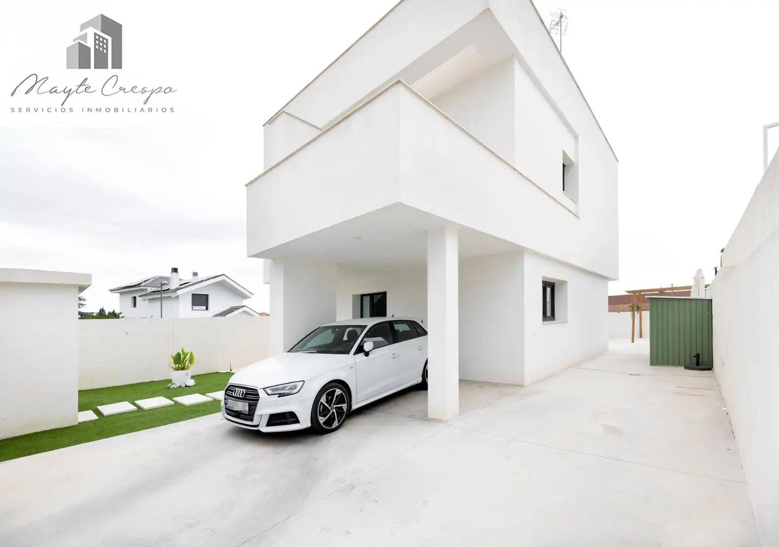 Vista exterior de Casa o chalet en venta en La Zubia con Terraza y Piscina
