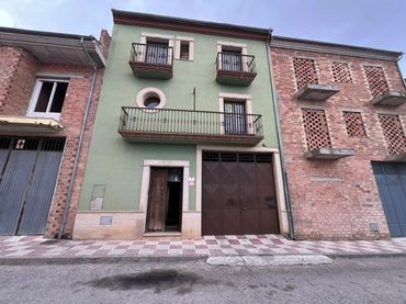 Casa amb balcó en venda a Calle Primero de Mayo 20