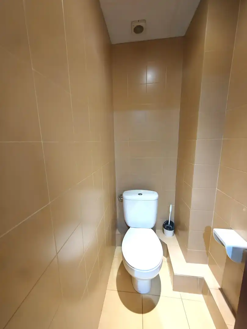 Baño de Oficina en venta en Barcelona con Aire acondicionado, Calefacción y Amueblado