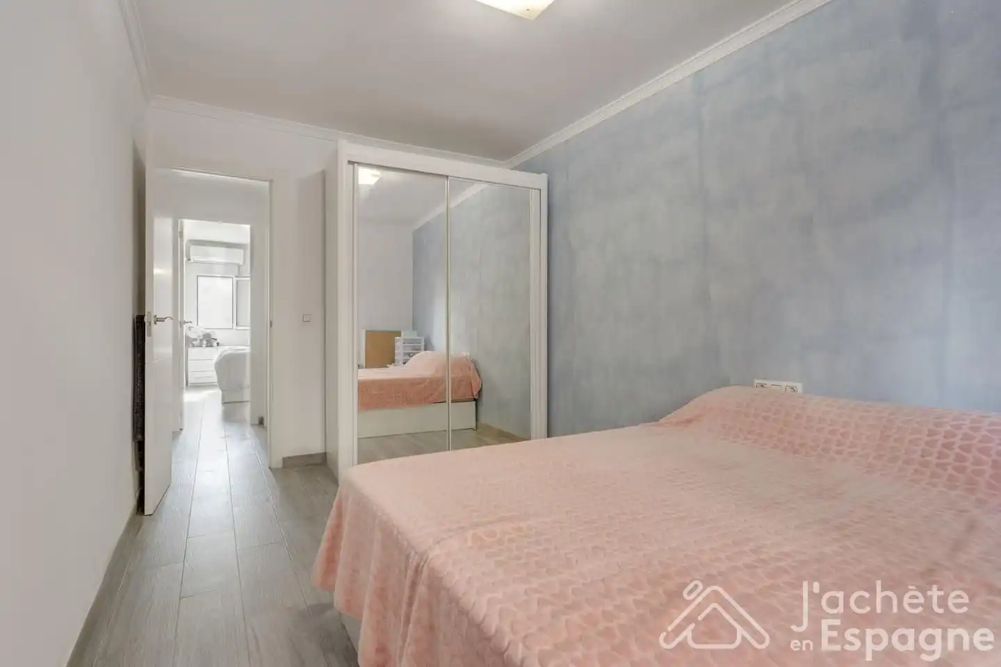 Bedroom of Flat for sale in Valencia  with Furnished and Balcony