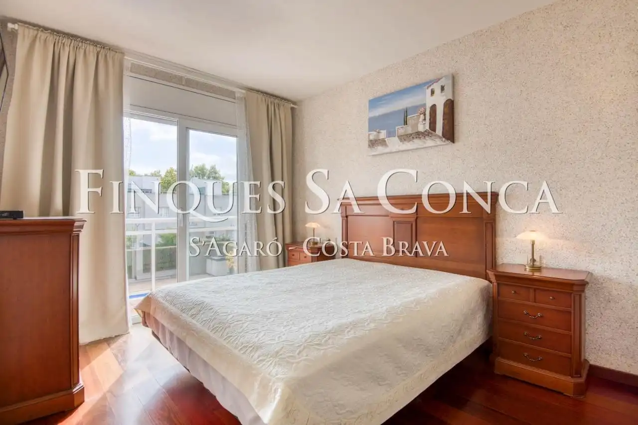 Habitación de Casa adosada en venta en Castell d'Aro, Platja d'Aro i s'Agaró con Aire acondicionado, Calefacción y Amueblado