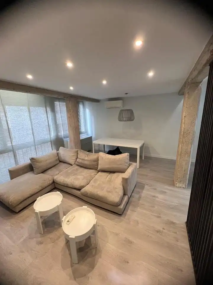 Flat for rent in Valencia  with Air Conditioner and Furnished