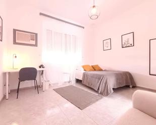 Bedroom of Flat to share in  Sevilla Capital