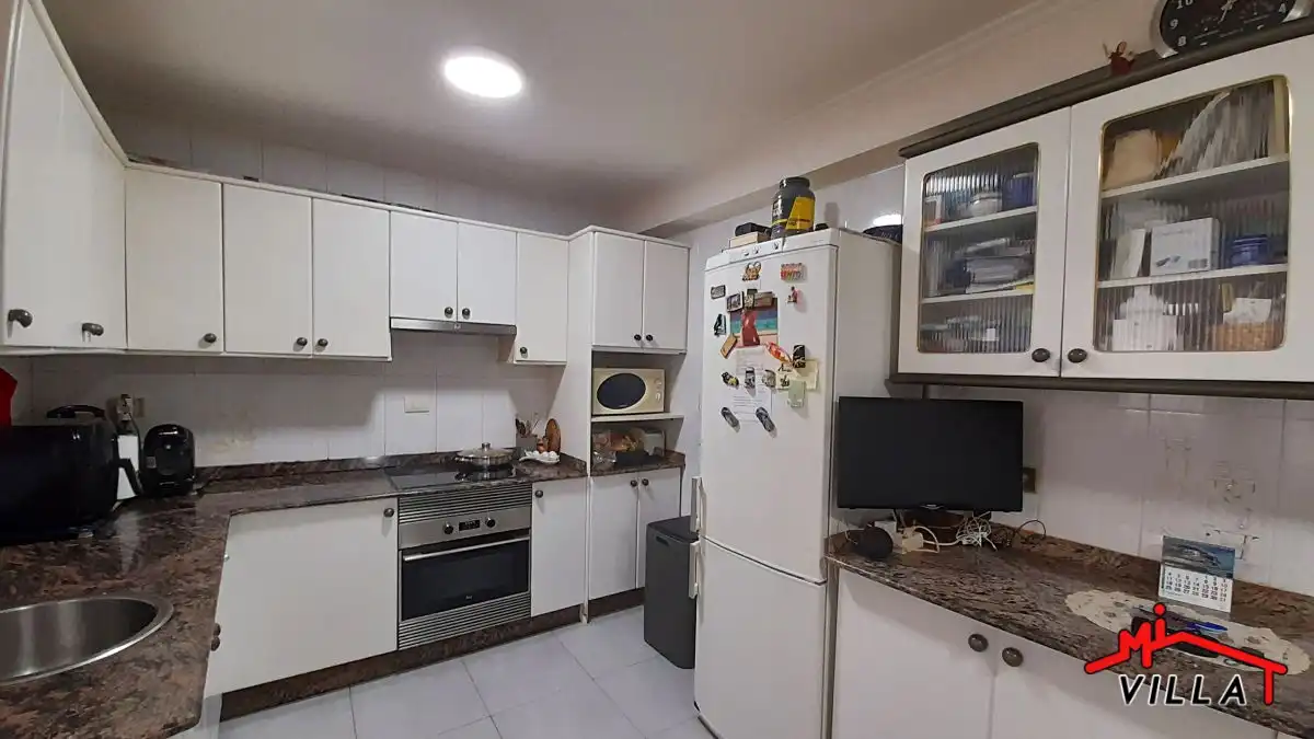 Cocina de Casa o chalet en venta en Laredo con Terraza y Amueblado