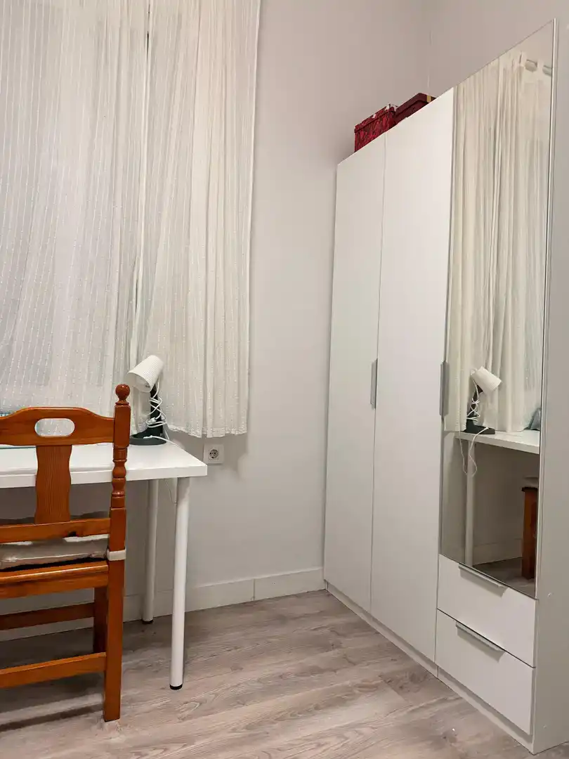 Bedroom of Flat for share in Sevilla  with Air Conditioner, Parquet flooring and Storage room