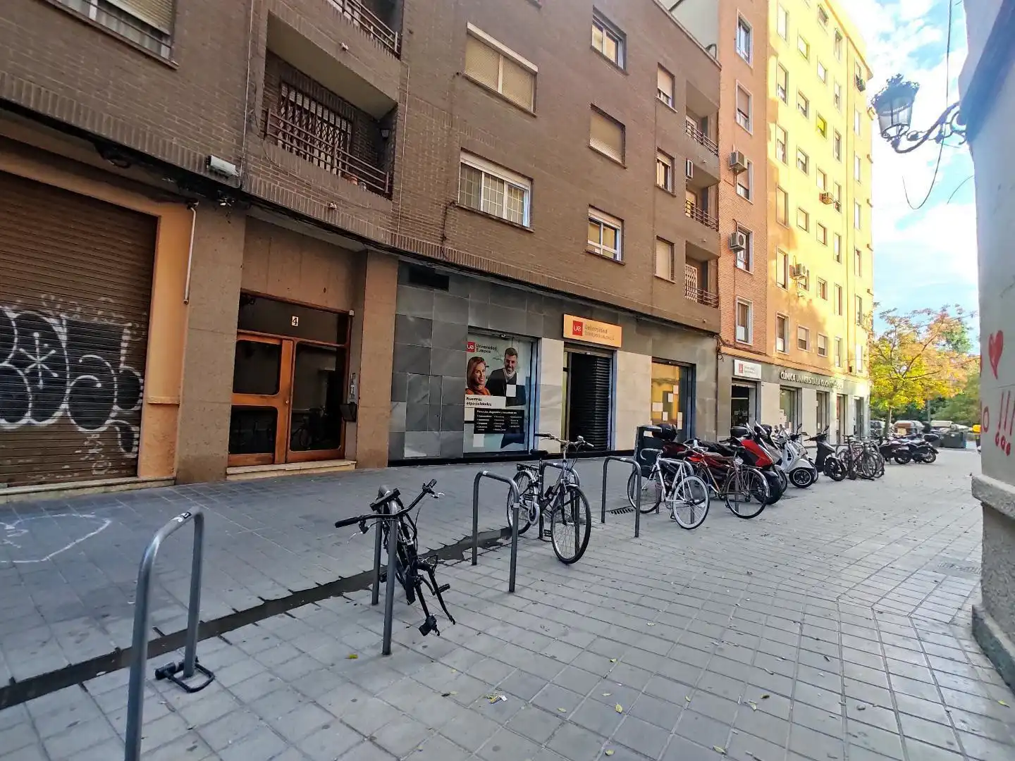 Außenansicht von Garage zum Verkauf in Valencia