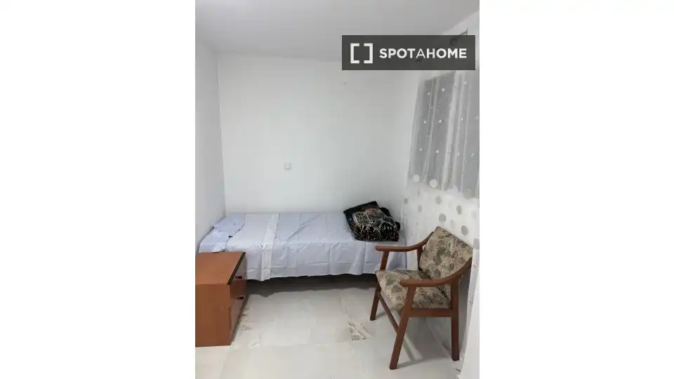Bedroom of Flat for share in Alicante / Alacant  with Air Conditioner, Heating and Furnished