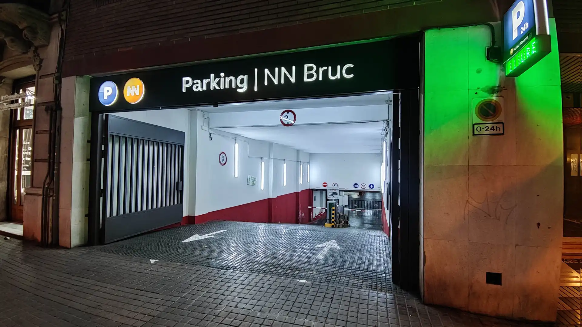 Garage for rent in Carrer del Bruc, 111, Dreta de l'Eixample