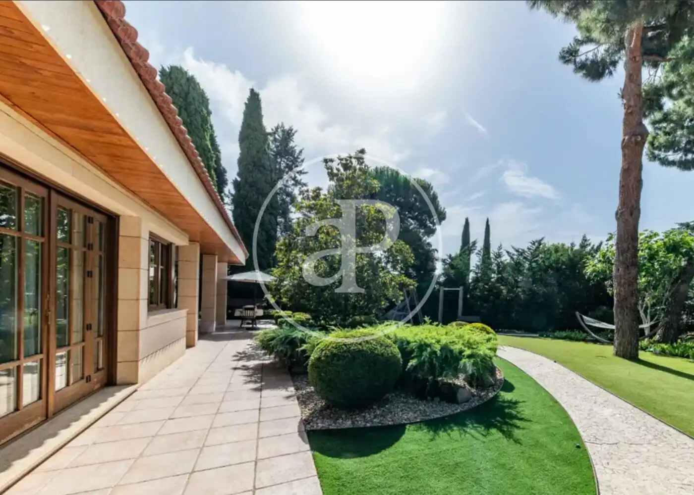 Jardí de Casa o xalet en venda en Madrid amb Aire condicionat, Calefacció i Jardí privat