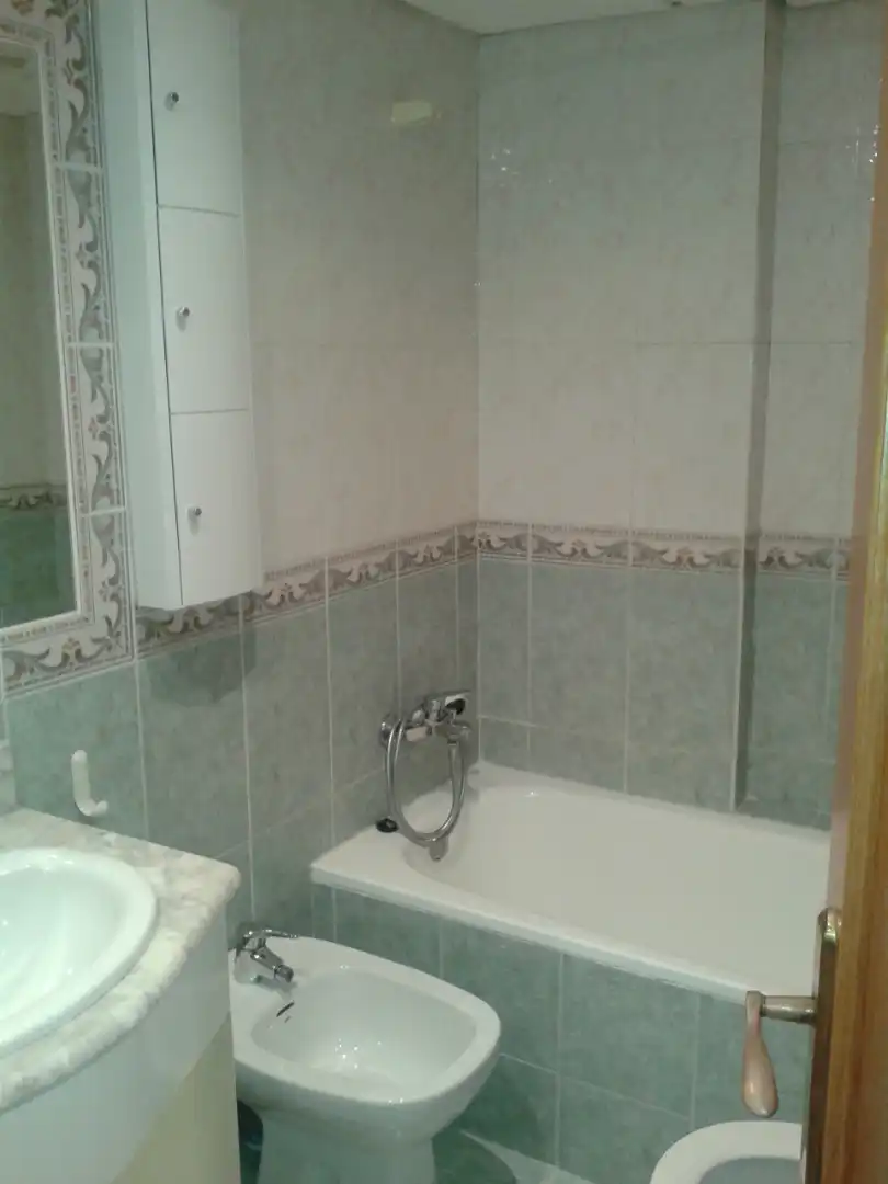 Baño de Piso de alquiler en Zaragoza con Calefacción, Amueblado y Horno