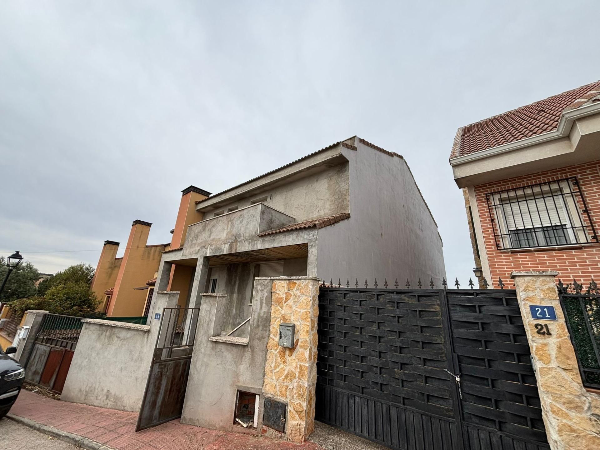 Casa adosada en venda a Valdeaveruelo
