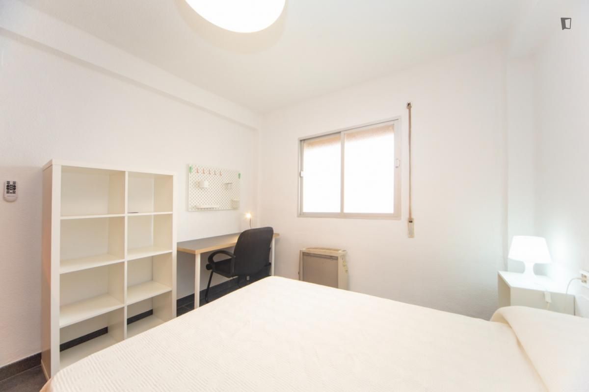 Bedroom of Apartment to share in  Granada Capital  with Air Conditioner, Furnished and Oven