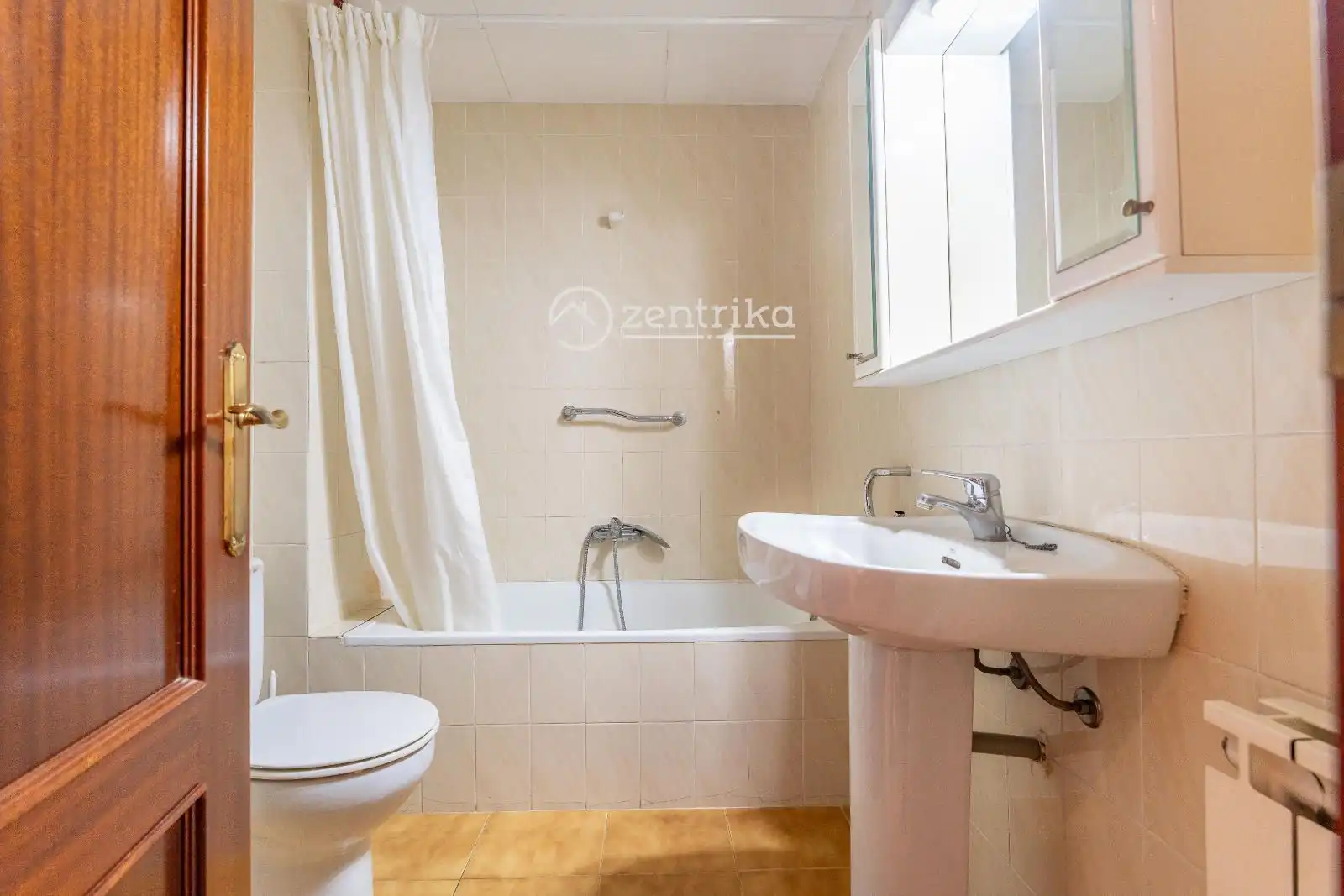 Baño de Piso en venta en Reus con Aire acondicionado, Calefacción y Terraza