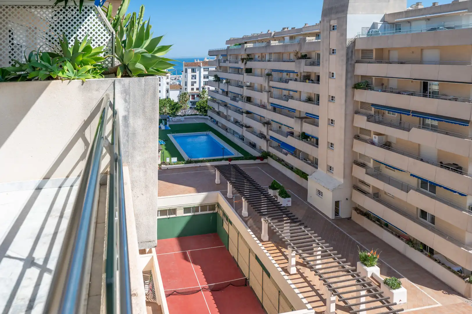 Apartament amb piscina en venda a Nueva Andalucía, imagen 2