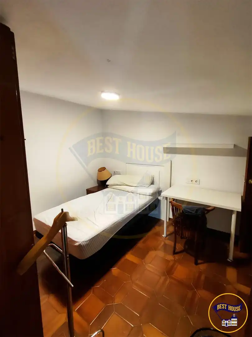 Bedroom of Flat for share in Cuenca  with Heating, Terrace and Furnished