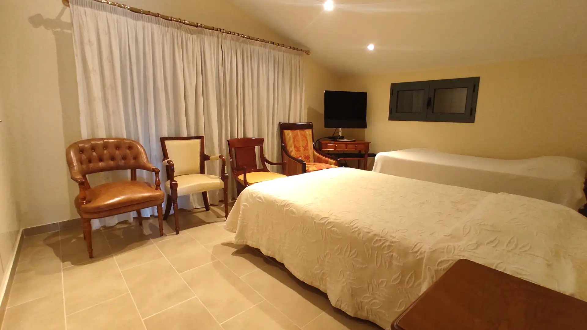 Schlafzimmer von Country house zum Verkauf in Roda de Berà mit Klimaanlage, Heizung und Privatgarten