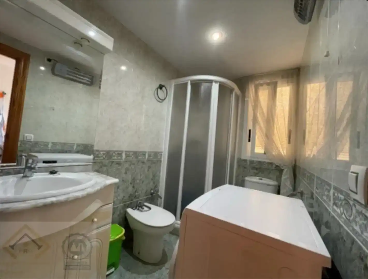 Bathroom of Flat for sale in Benidorm  with Air Conditioner and Balcony