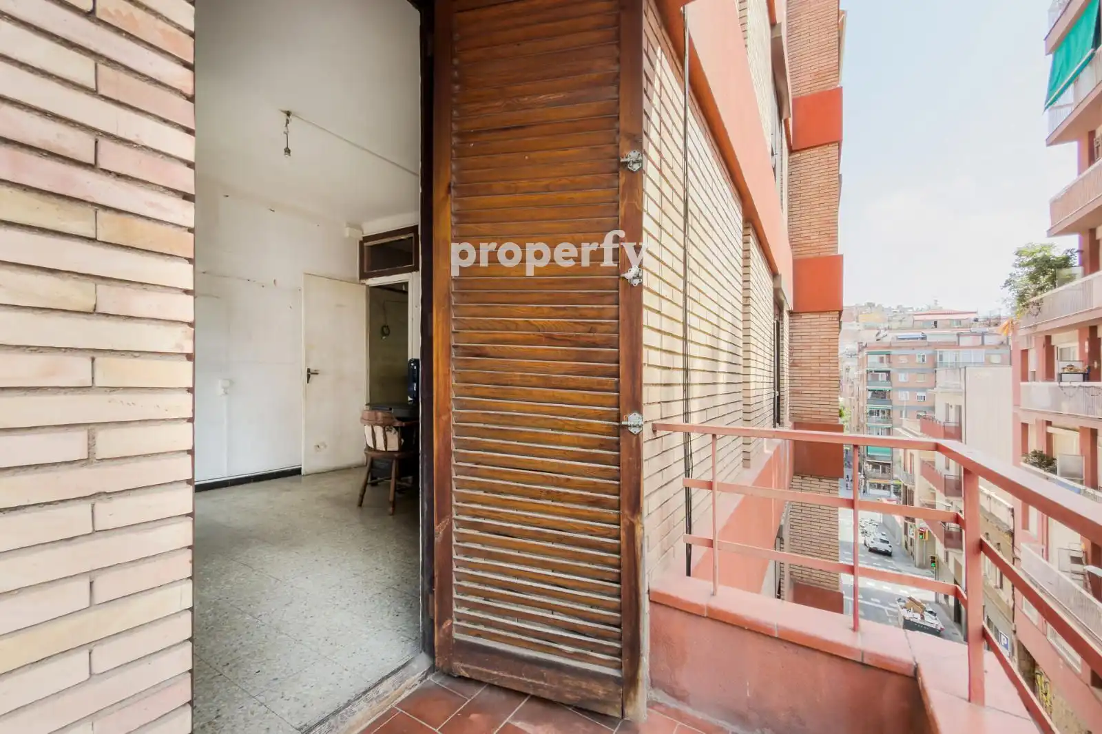Vista exterior de Piso en venta en Barcelona con Calefacción, Terraza y Balcón