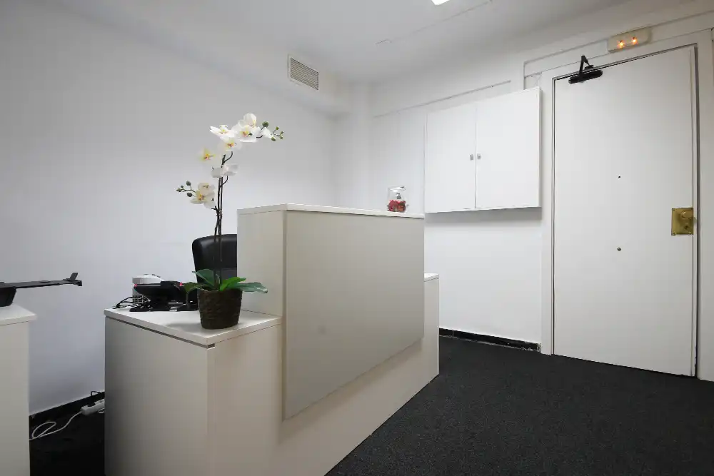 Büro zur Miete in Madrid mit Klimaanlage, Heizung und Möbliert