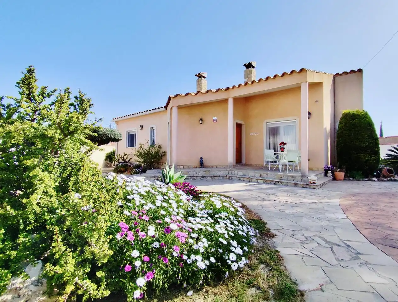 Vista exterior de Casa o xalet en venda en L'Ametlla de Mar  amb Calefacció, Jardí privat i Piscina