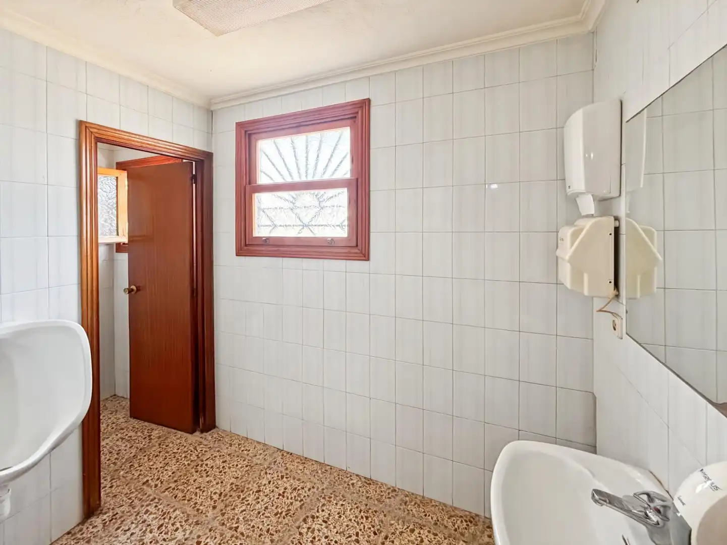 Badezimmer von Geschaftsraum zur Miete in La Romana mit Klimaanlage und Möbliert