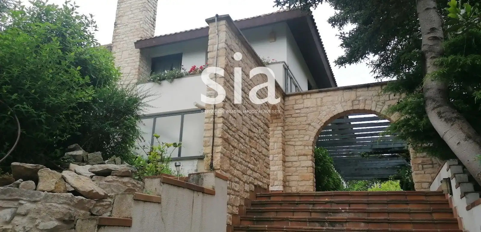 Vista exterior de Casa o xalet en venda en Vitoria - Gasteiz amb Calefacció i Traster