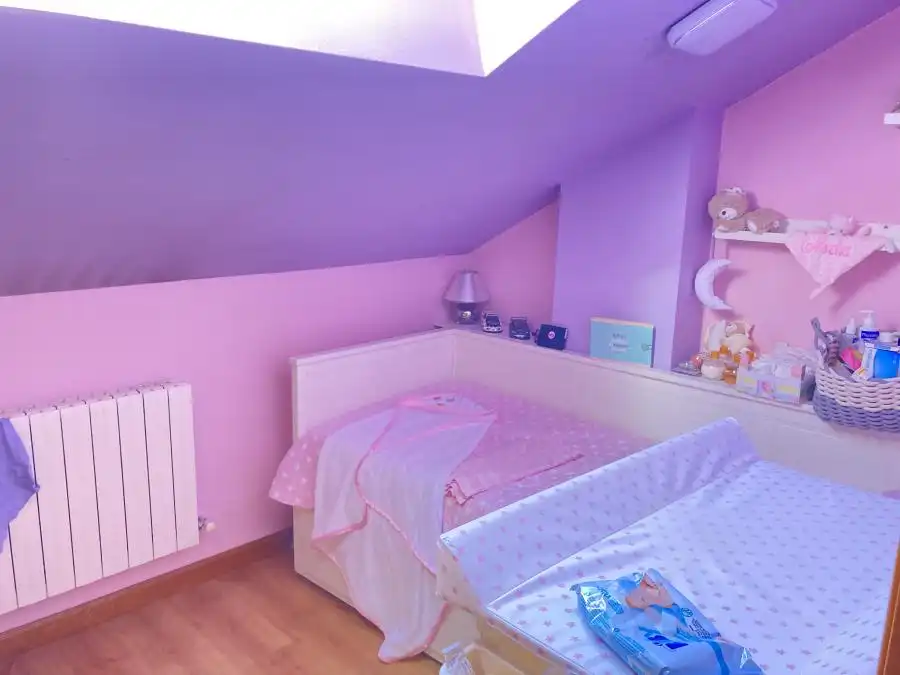 Habitación de Dúplex en venta en Villaquilambre con Calefacción, Trastero y Horno