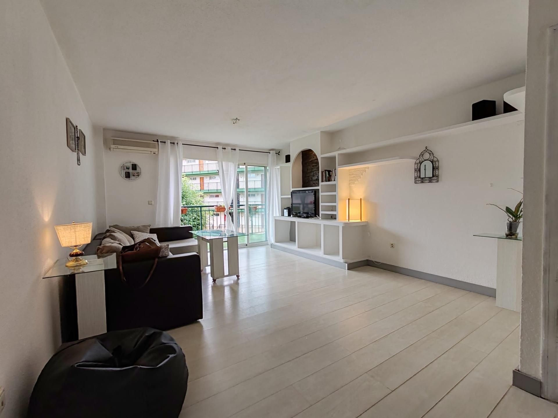 Living room of Flat for sale in L'Alfàs del Pi  with Air Conditioner, Heating and Private garden