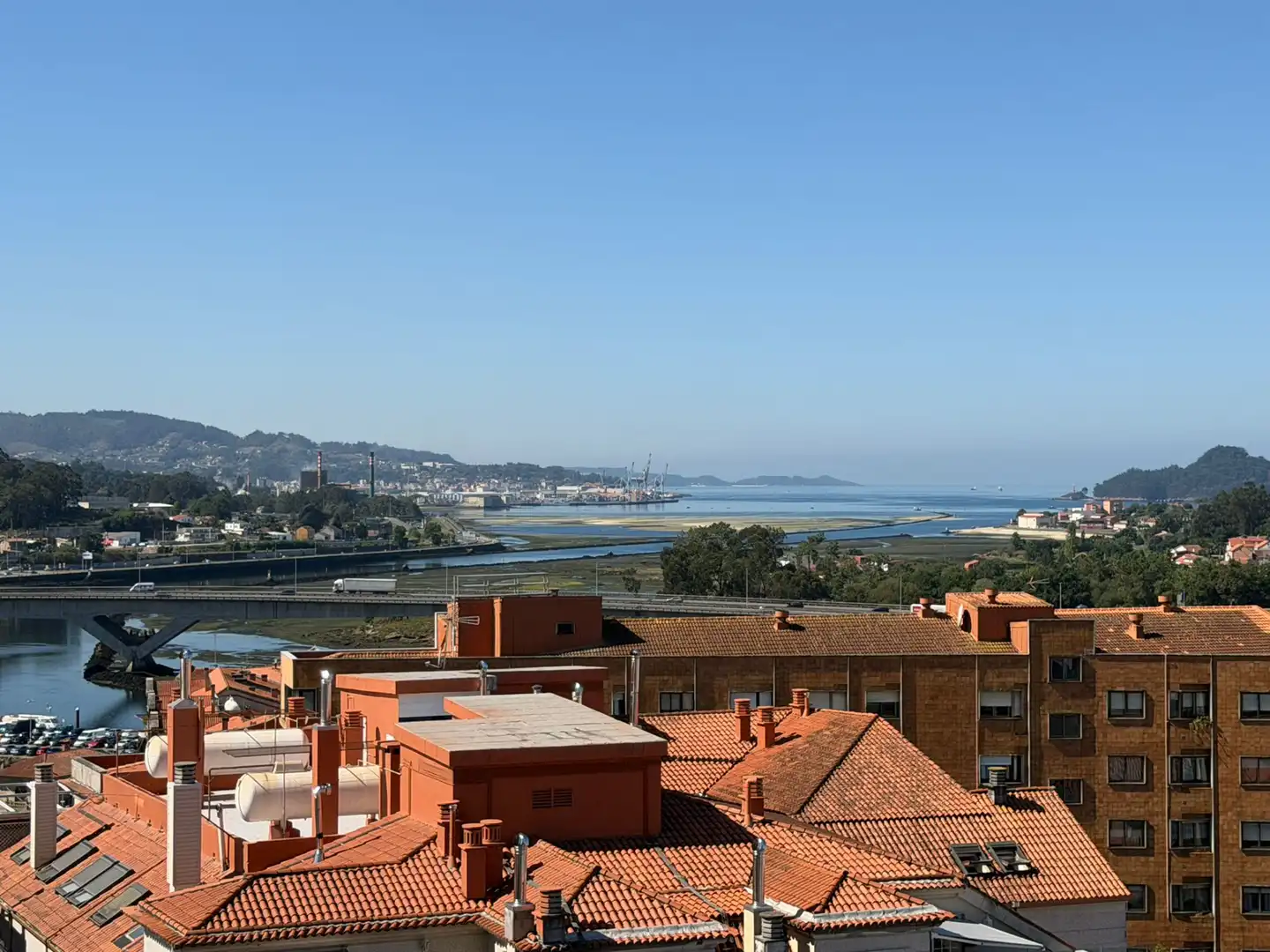 Vista exterior de Piso en venta en Pontevedra Capital  con Calefacción, Parquet y Horno