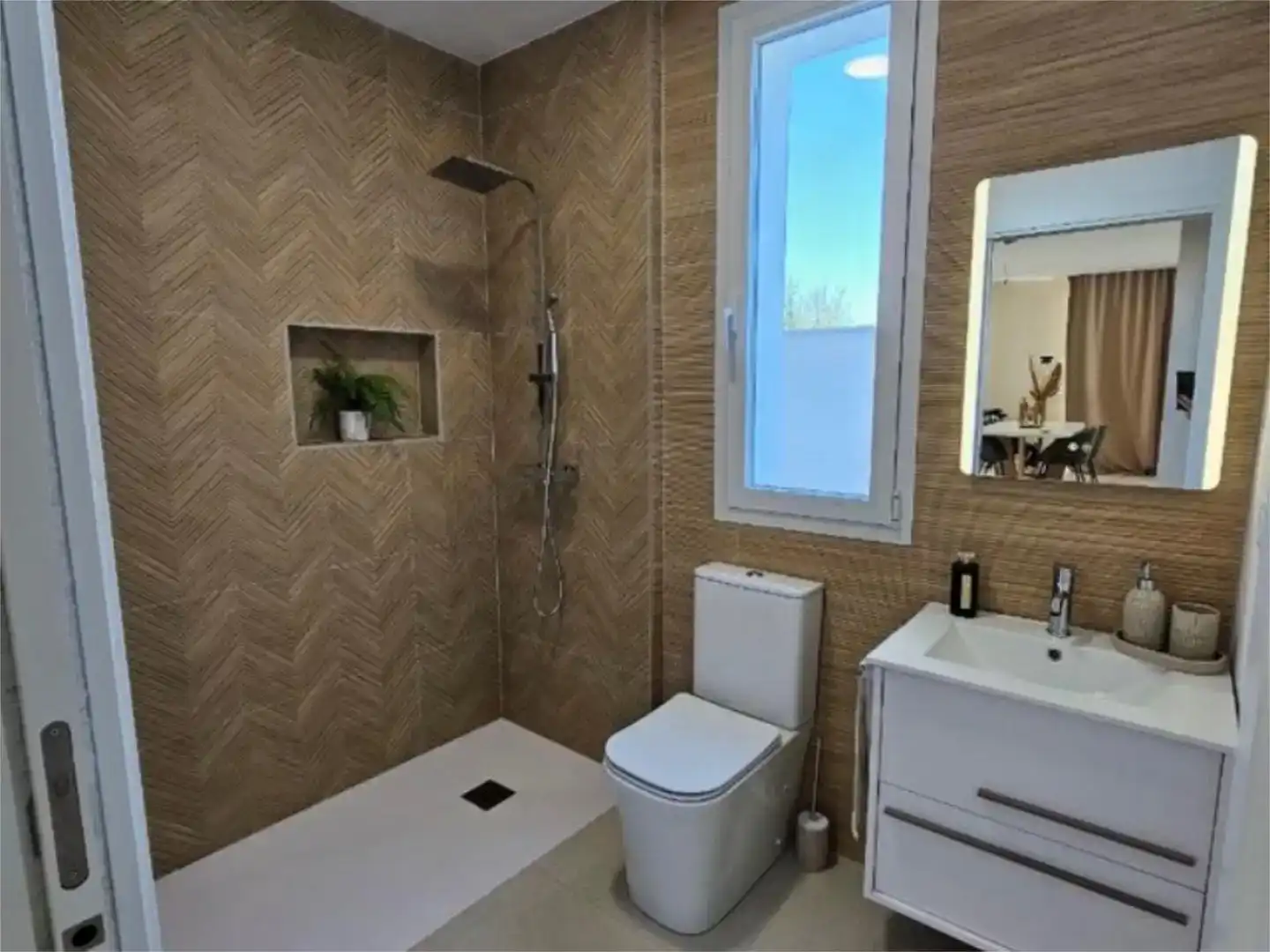 Bany de Casa o xalet en venda en Baza amb Aire condicionat, Jardí privat i Piscina