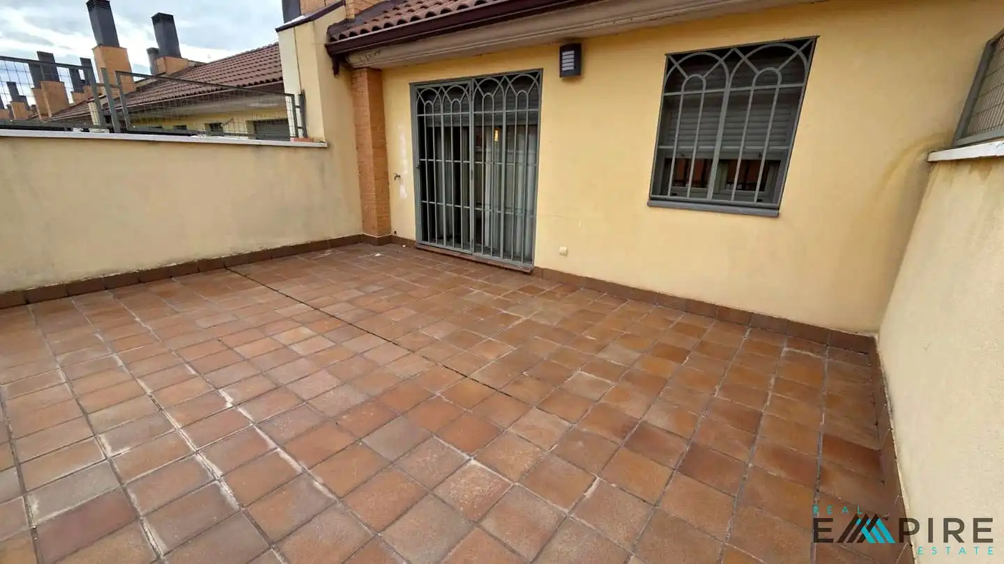 Terrassa de Casa adosada en venda en Parla amb Aire condicionat, Calefacció i Jardí privat