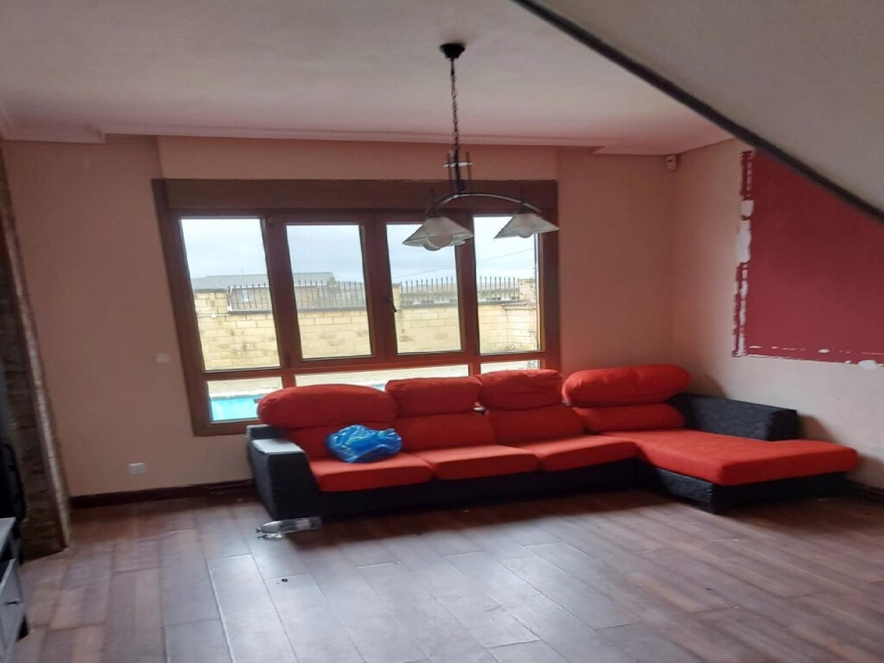 Sala d'estar de Casa o xalet en venda en Condado de Treviño amb Jardí privat, Terrassa i Traster