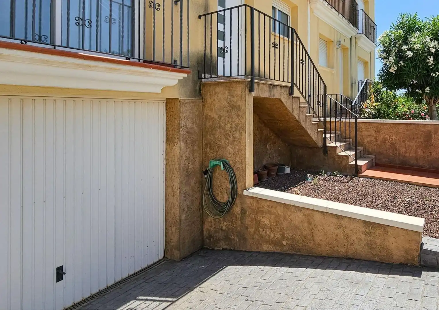 Vista exterior de Casa adosada en venda en Alcanar amb Calefacció, Jardí privat i Terrassa
