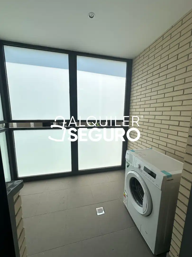 Vista exterior de Piso de alquiler en Madrid con Calefacción, Terraza y Trastero