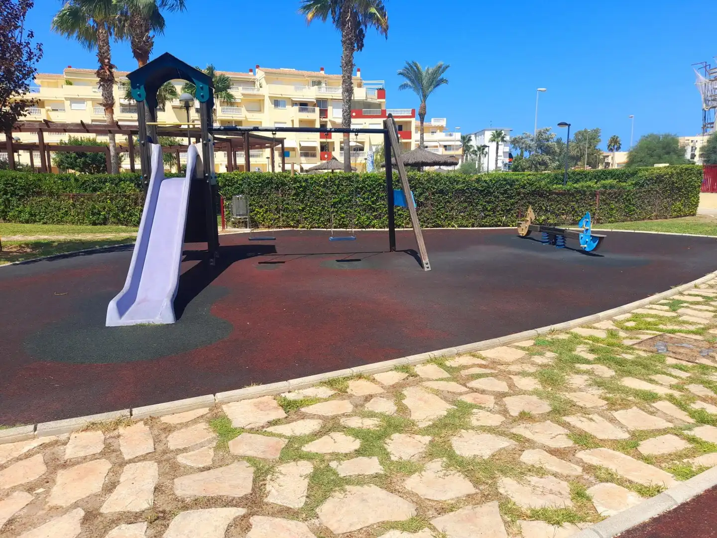 Außenansicht von Wohnungen zur Miete in Dénia mit Klimaanlage, Heizung und Privatgarten