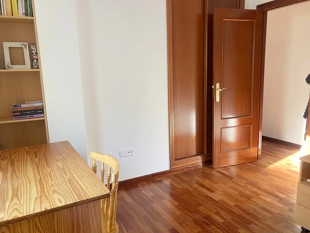 Dormitori de Pis en venda en A Coruña Capital  amb Calefacció, Parquet i Traster
