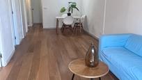Sala d'estar de Pis de lloguer en  Barcelona Capital amb Calefacció, Parquet i Forn