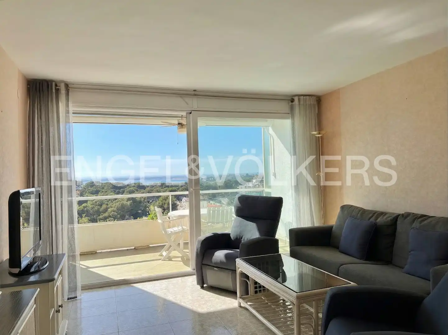 Wohnzimmer von Dachboden zum Verkauf in Salou mit Klimaanlage, Heizung und Terrasse